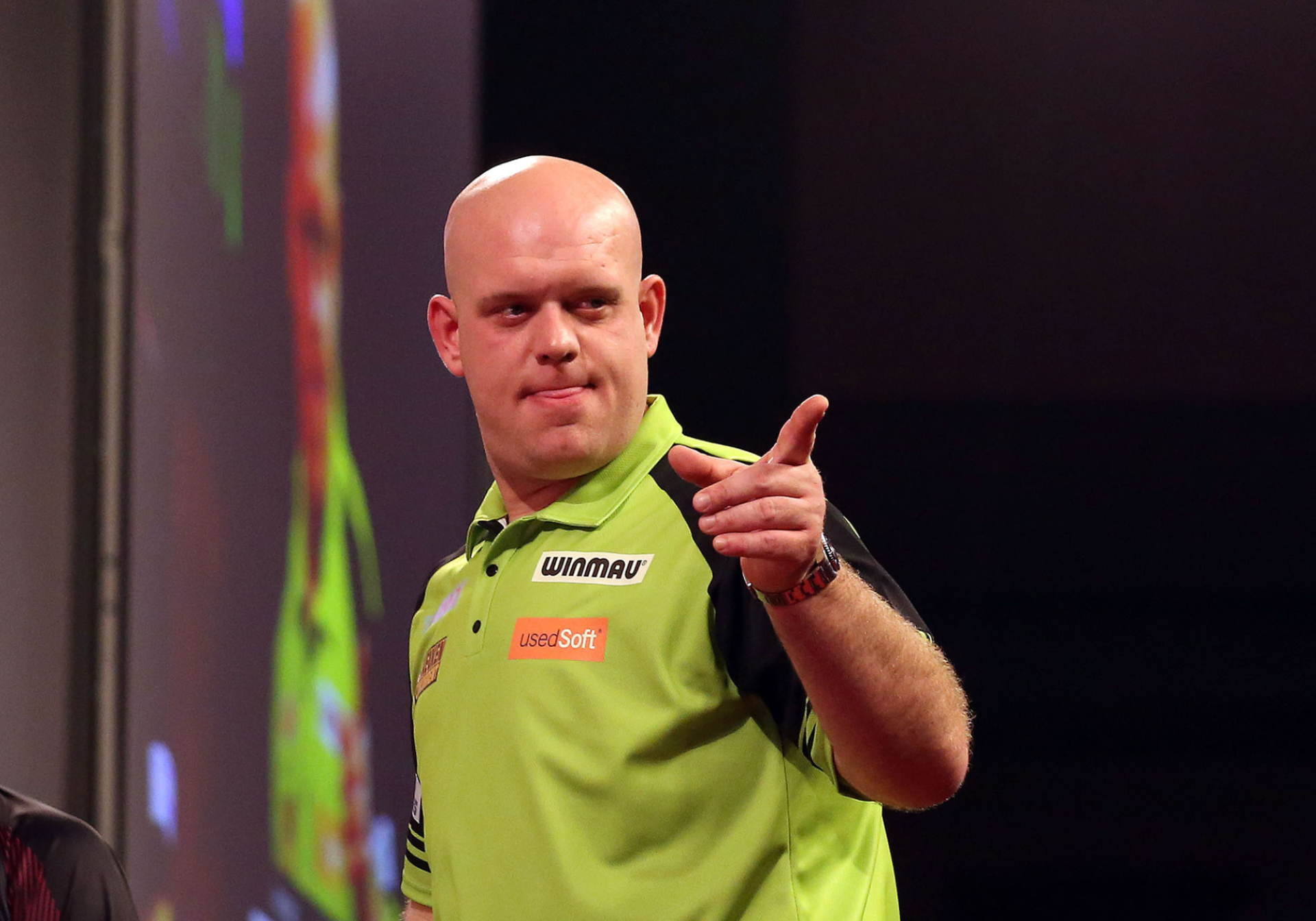 Van Gerwen & Smith come through Ally Pally classics to reach last 16 | PDC